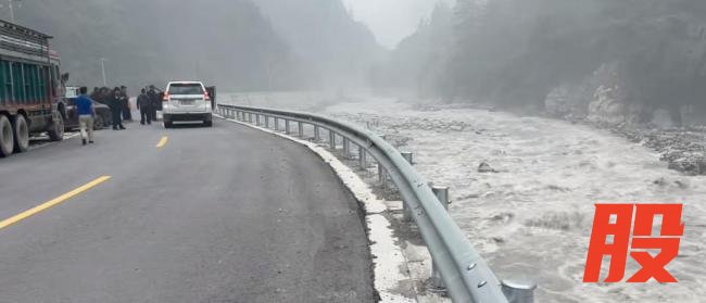 吉隆遭泥石流灾害亲历游客发声 现场惊心动魄